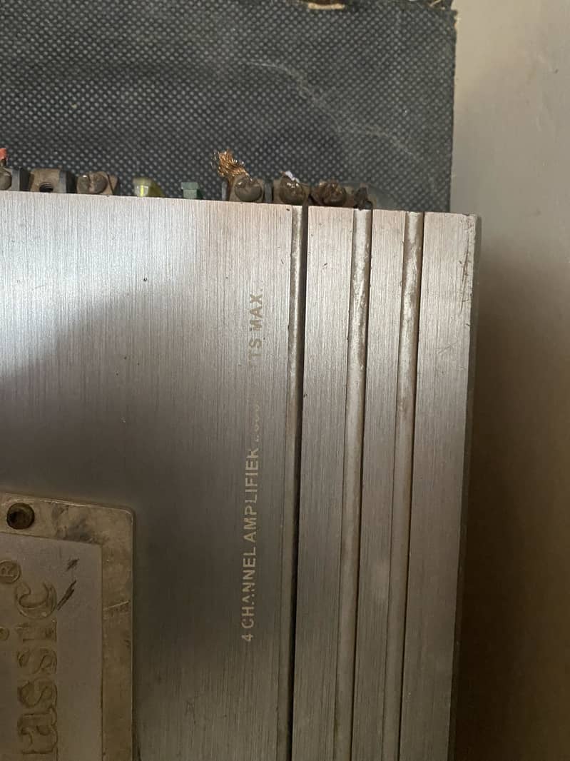 Amplifier + woofer 4