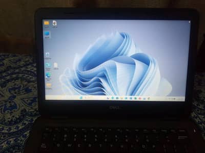 Dell Latitude 3300 core i5 8th gen 8  1.80GHZ  Ram 8 &256 graphic card