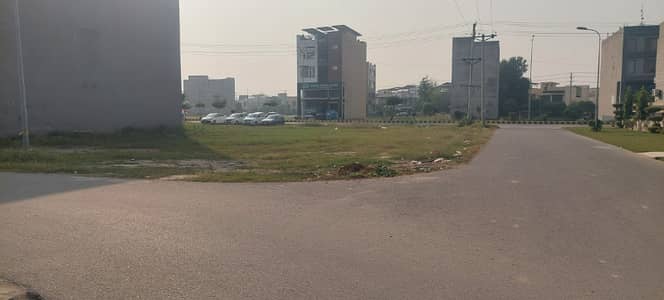 10 MARLA CORNER PLOT AT INVESTOR PRICE FOR SALE IN PARAGON CITY