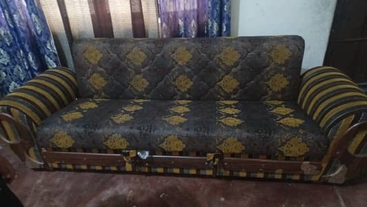 UrGenT foR saLe sofA coM bEd 3 seater
