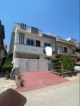8 marla corner house in mint condition house for sale in G-13 Islamabad