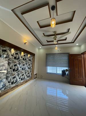 8 marla corner house in mint condition house for sale in G-13 Islamabad