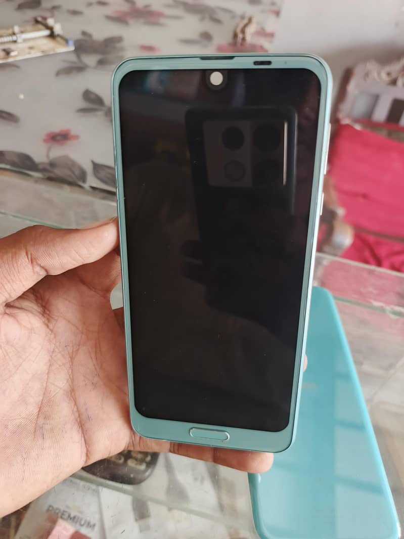 Sharp Aquos R2 1