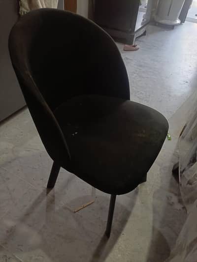 Dinning chairs 4 throw away price