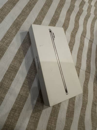 Iphone 17 AIR 256 GB Factory Unlock Gold Color 4 Month Sim Time