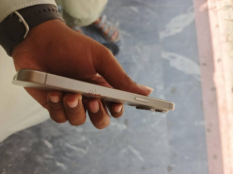 Apple iPhone 15 Pro Max 3