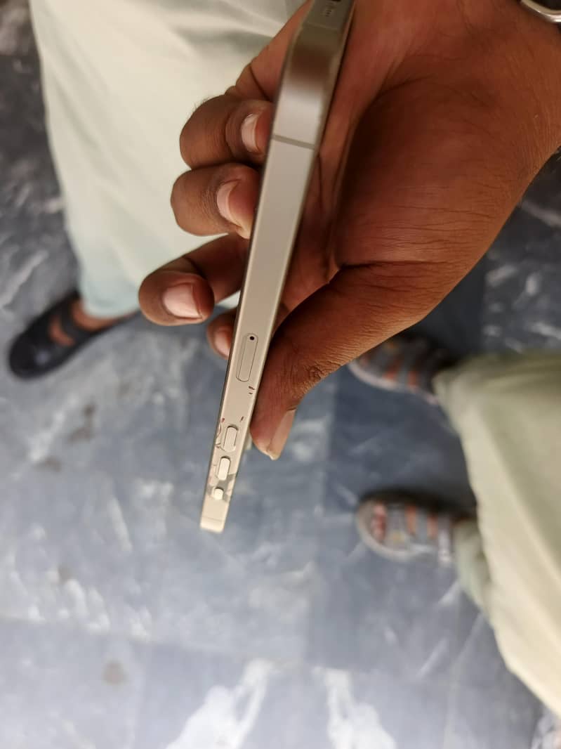 Apple iPhone 15 Pro Max 4