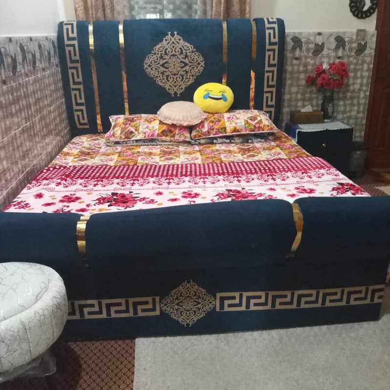 bed set with side table and dressing table 0