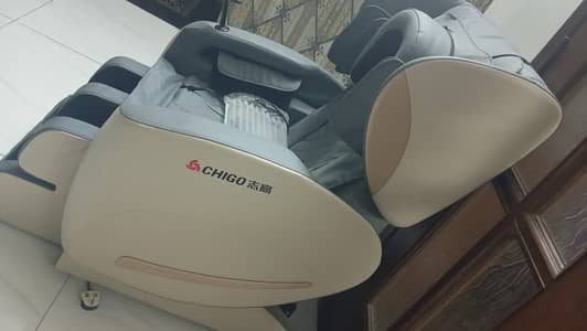 Full body massage chair