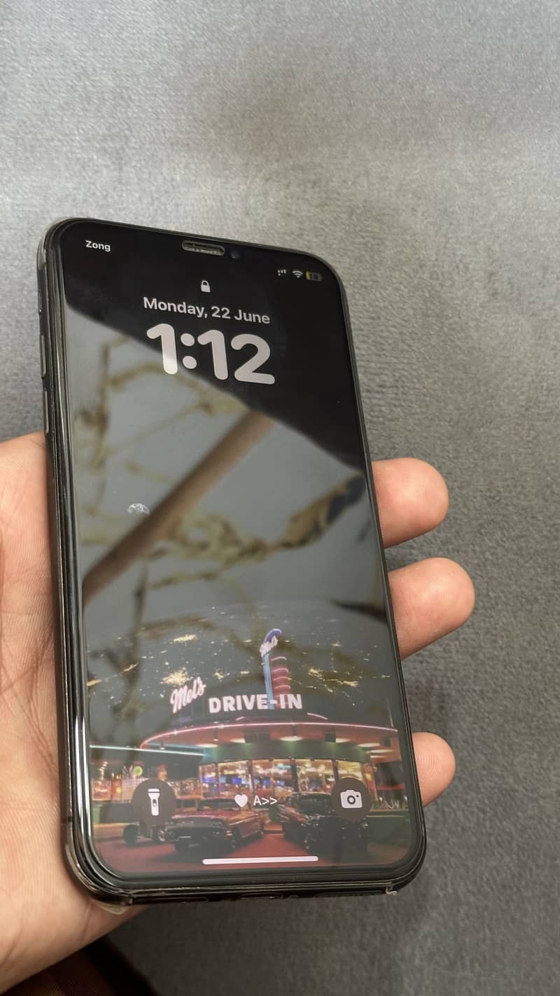 Apple iPhone XS 3