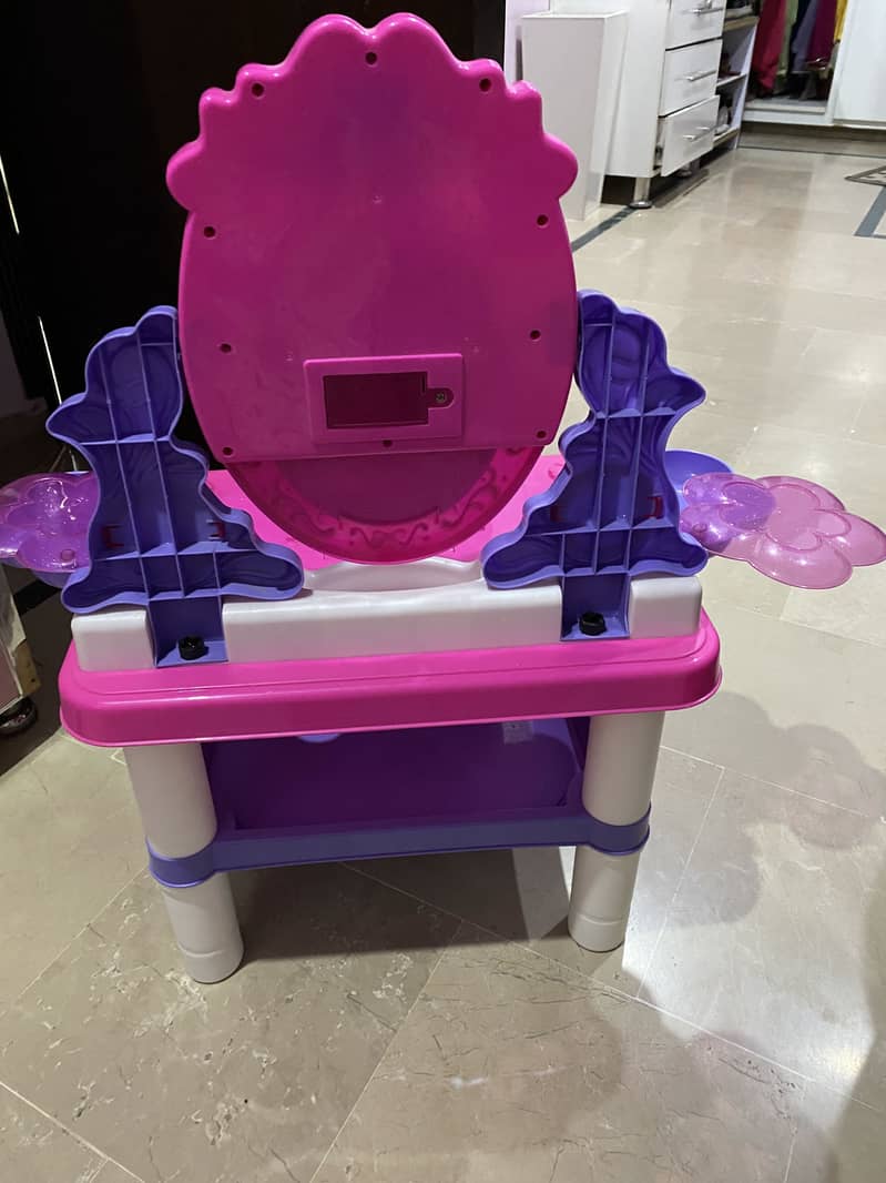 Dressing table 3