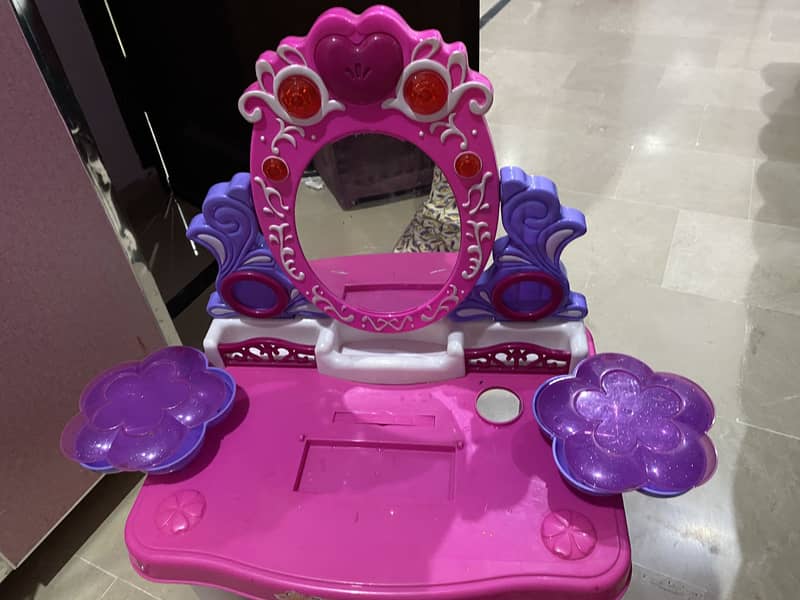 Dressing table 4