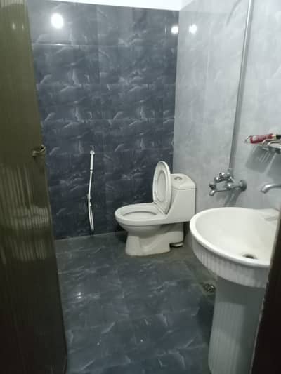 4 Marla 3rd Floor Portion For Rent ( Abid Road Links )