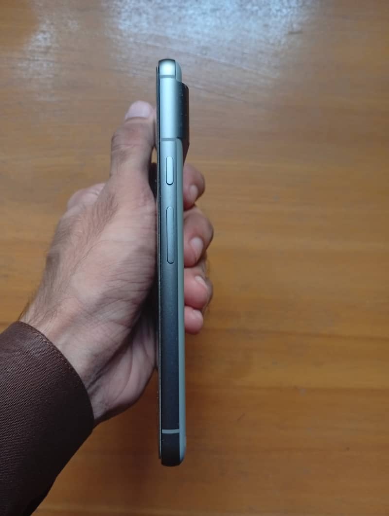 Google Pixel 8 6
