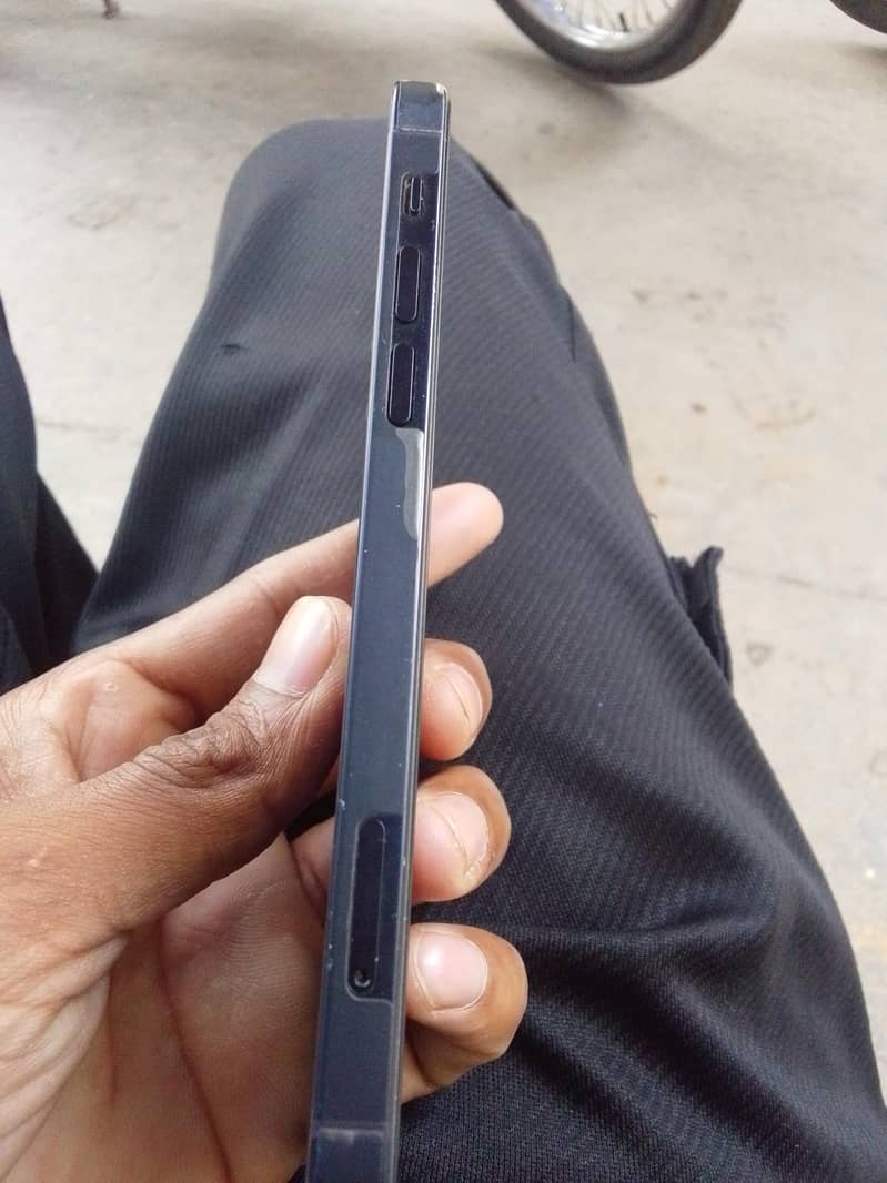 Apple iPhone 12 1