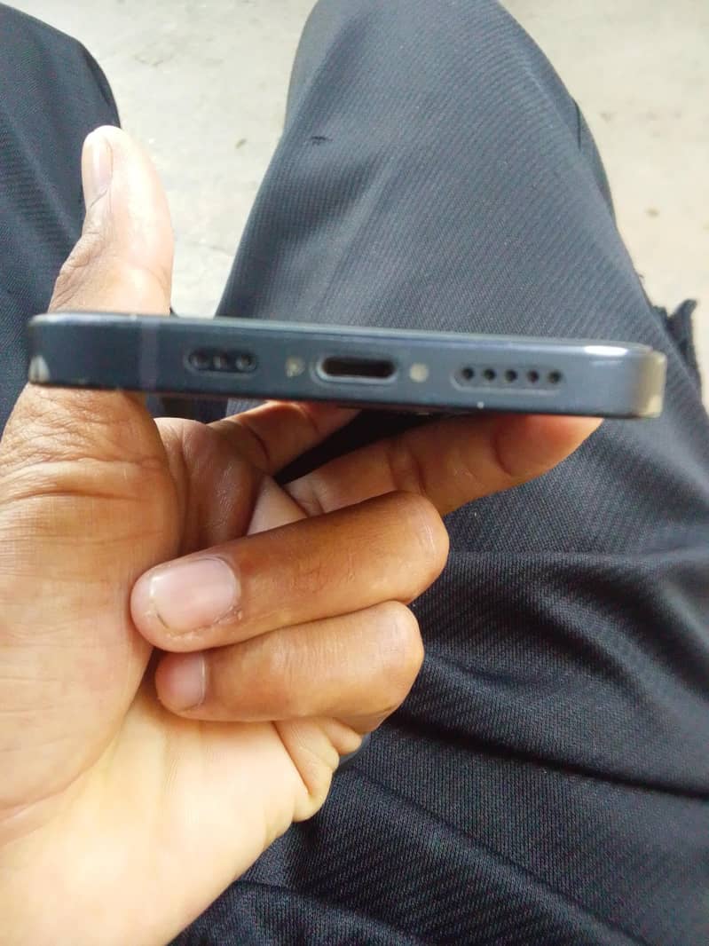 Apple iPhone 12 3