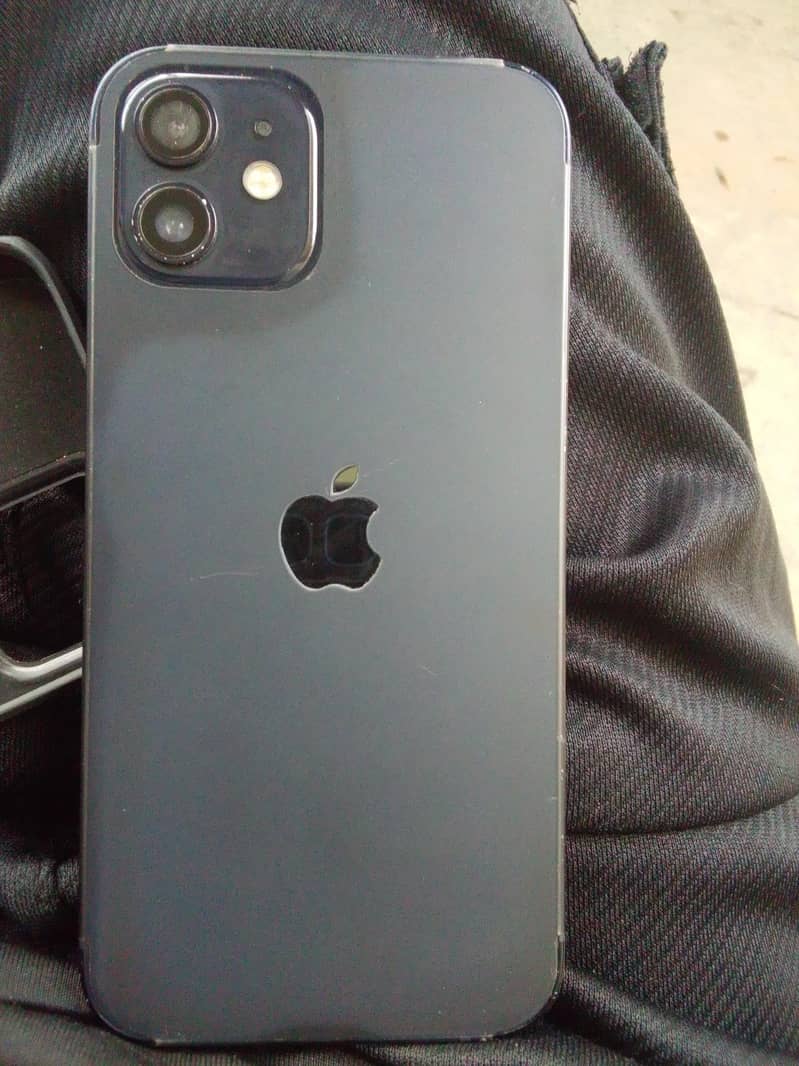 Apple iPhone 12 4