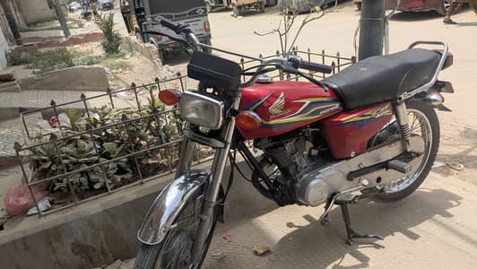 Hyderabad number hai model 2017 hai color Black hai paper pe honda 125