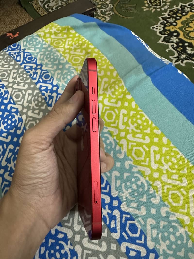 Apple iPhone 13 4