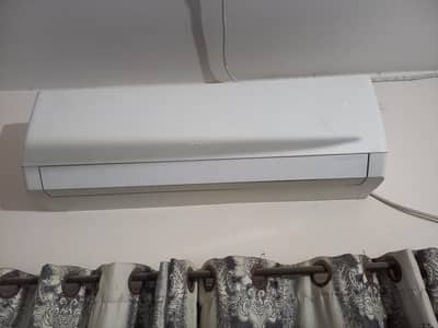 Gree 1.5 TON DC INVERTOR