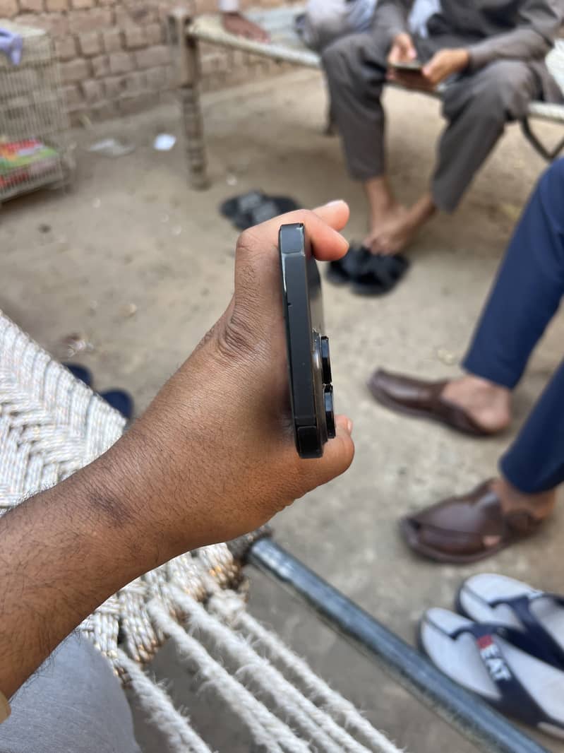 iPhone 14 Pro Max 2