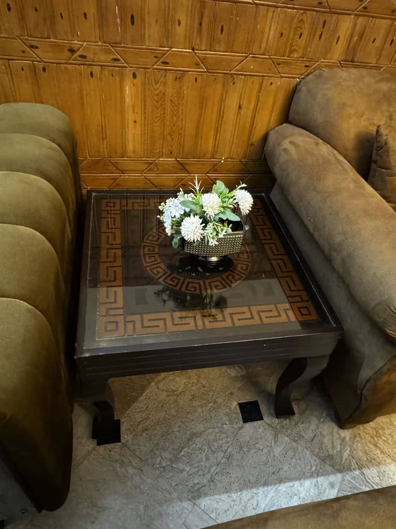 Sofa with tables 3