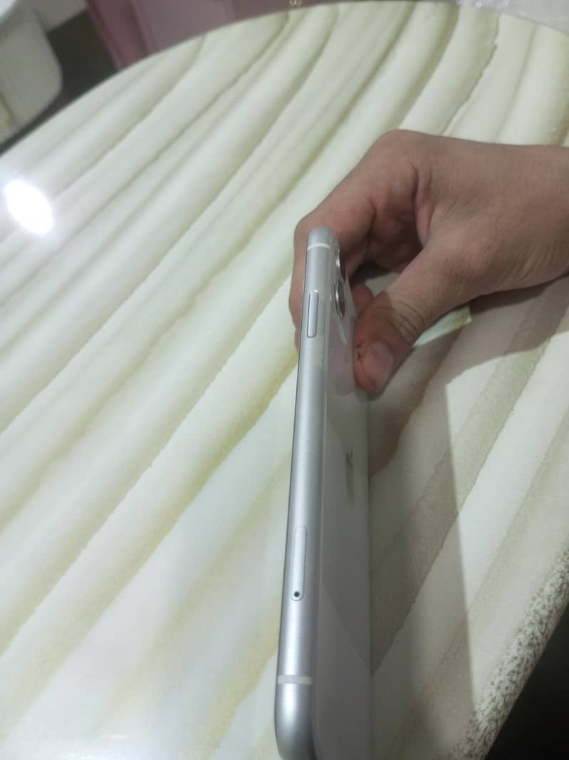 Apple iPhone 11 3
