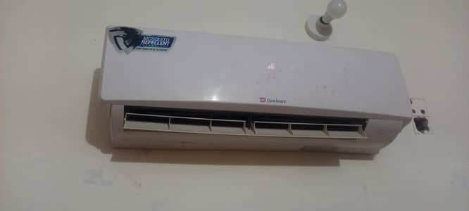 Dawlance ac 1 ton ki 10/10 condition hai 03172066358