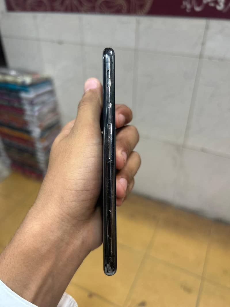 Apple iPhone X 3