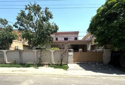 One Kanal Used Modern Design Bungalow For Sale At Prime Location Of DHA Lahore Near To Commercial Market.