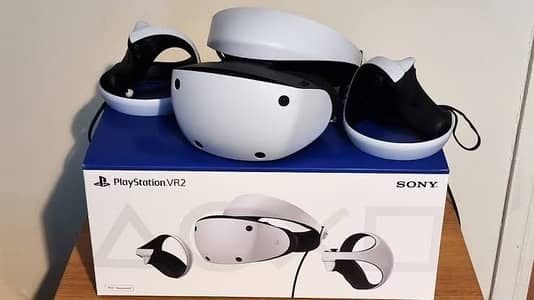 PS 5 VR 2 complete box . . only 3 times used