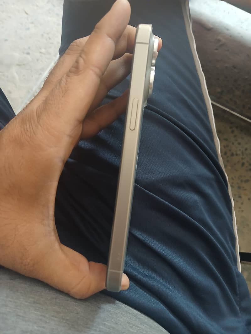 Apple iPhone 15 Pro Max 1