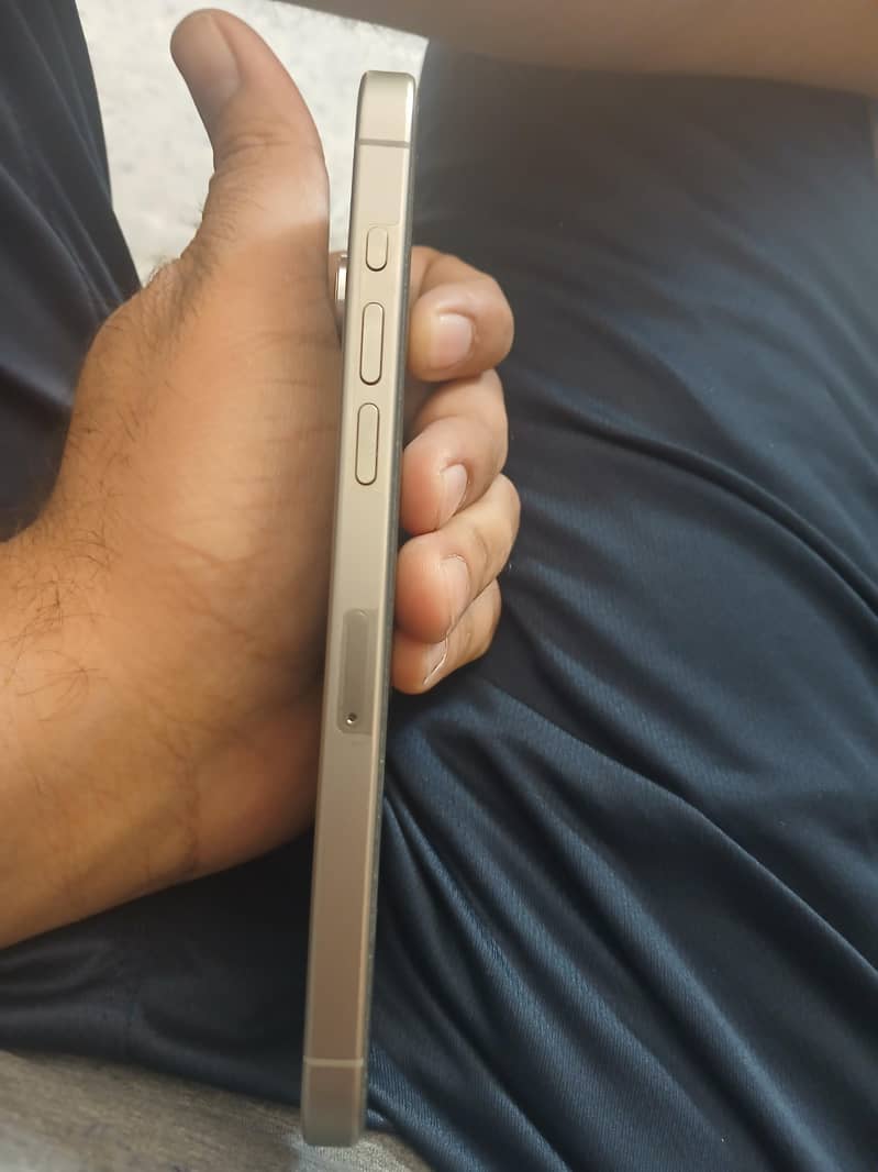 Apple iPhone 15 Pro Max 3