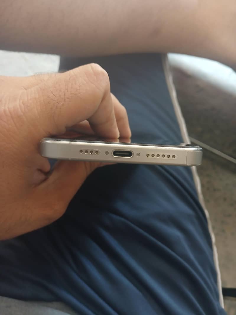 Apple iPhone 15 Pro Max 5