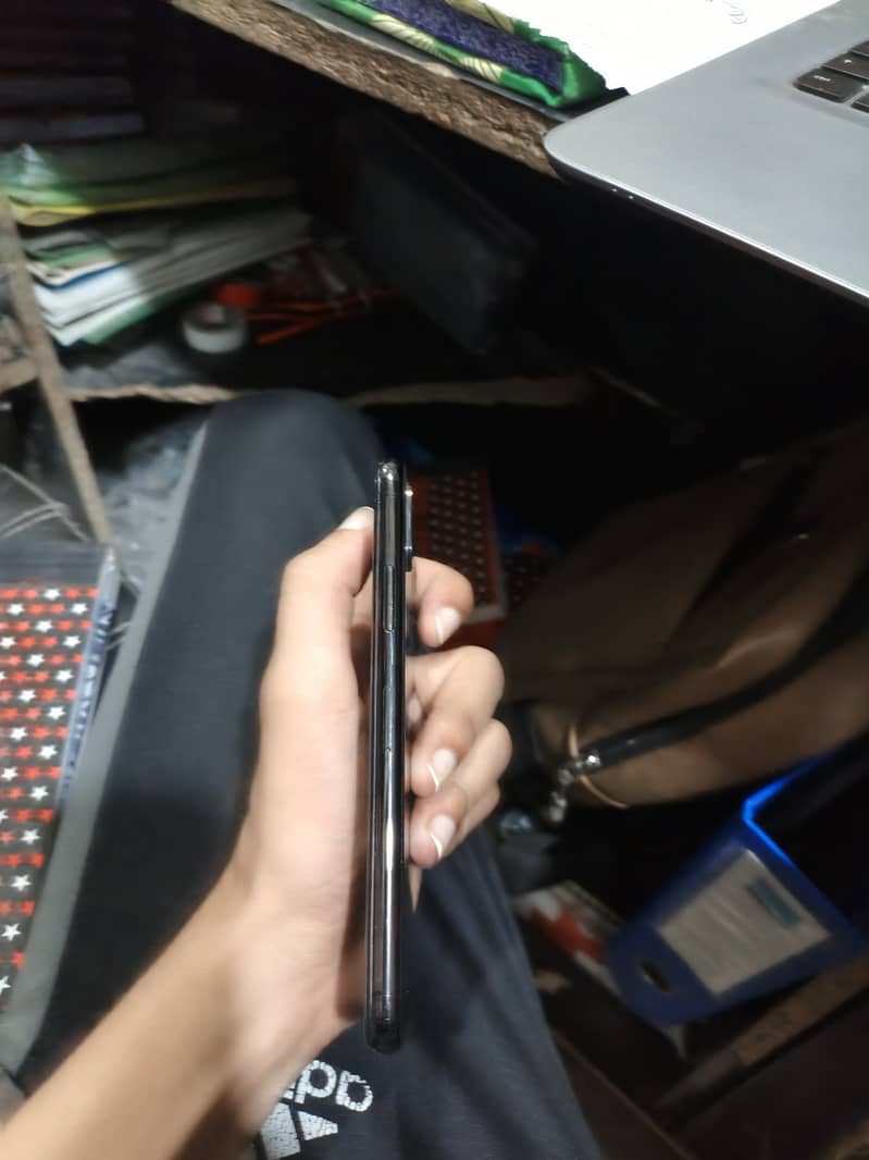 Apple iPhone XS 3