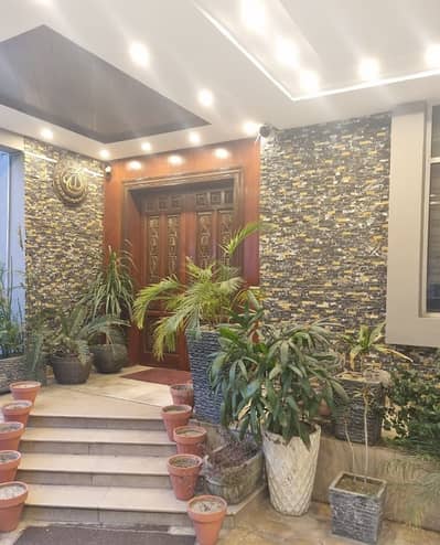 Luxury 14 Marla Villa Available for Sale in Defence Raya