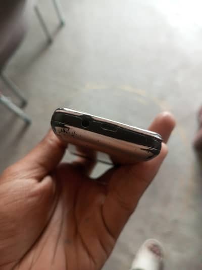 itel ka phone hn box sath hn 03290248272