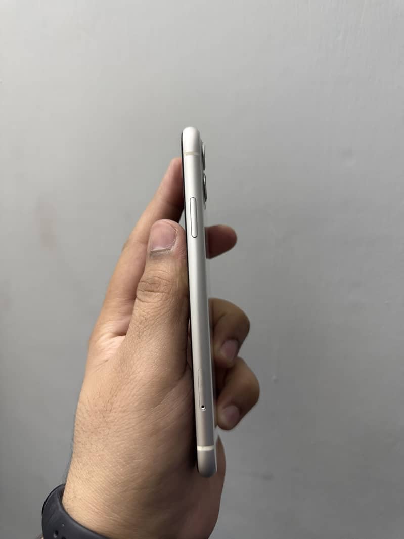 Apple iPhone 11 3
