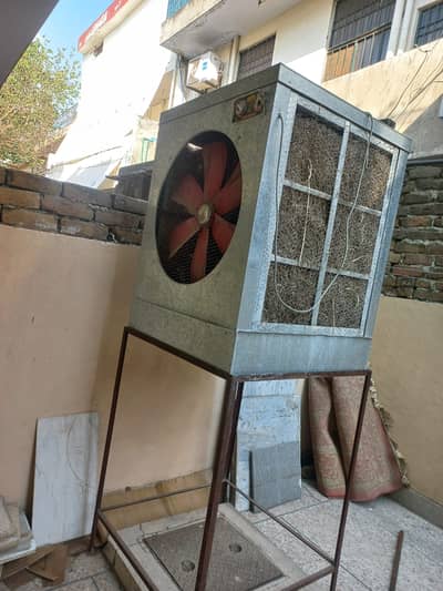 Roon cooler with Stand in good condition