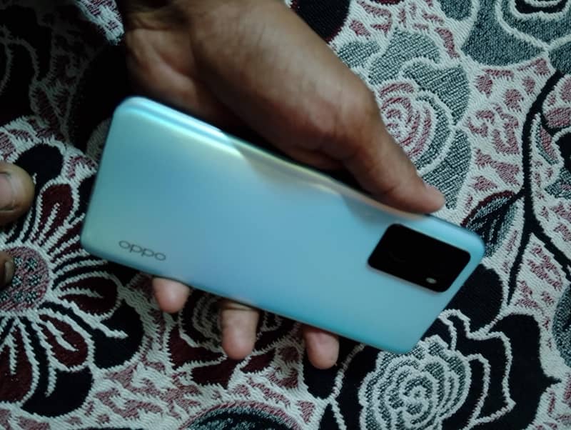 OPPO A76 3