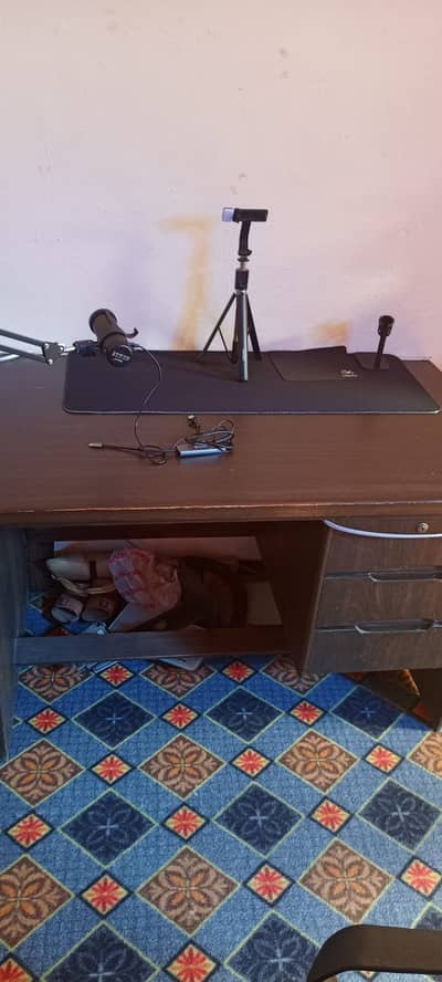 Gaming chair and Table