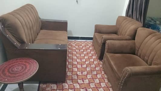 4 seater Sofa Set. Like new no damage no mark