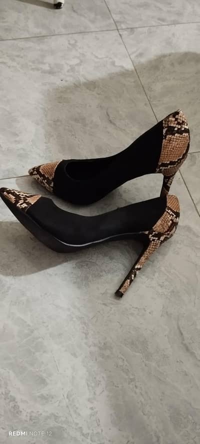 sttilleto heels
