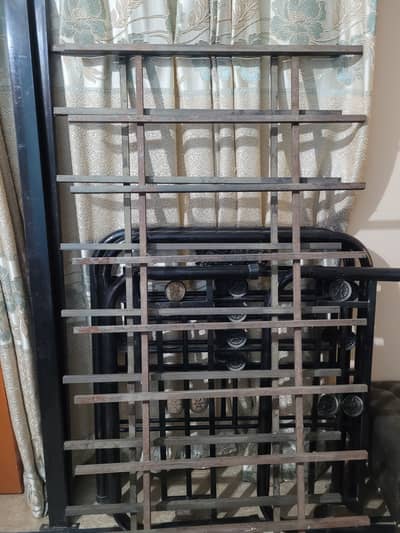 2 Iron beds with drawing room cushions are for sale.