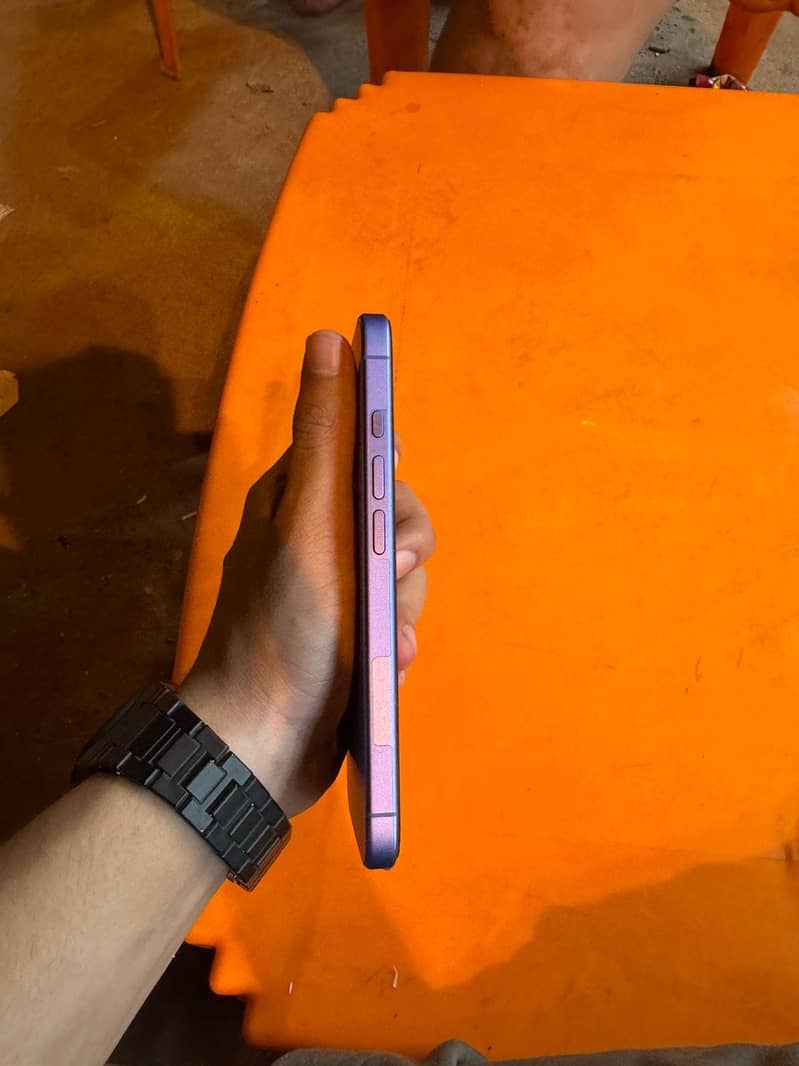 Apple iPhone 16jv 4