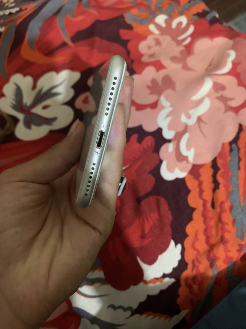 Apple iPhone 8 Plus 1