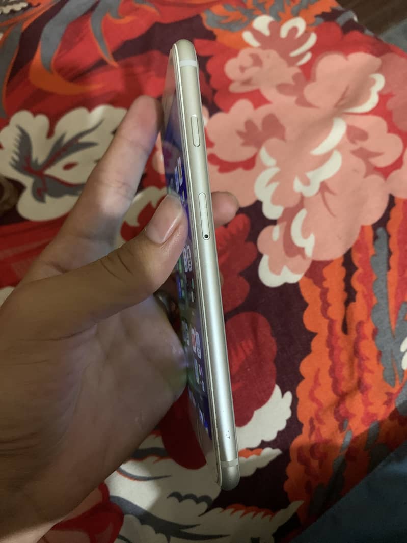 Apple iPhone 8 Plus 4
