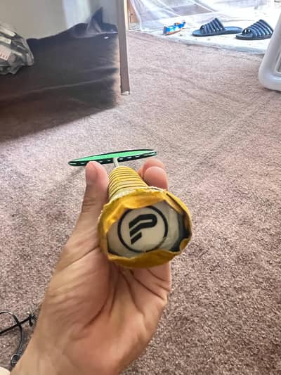 racket for sale (protech) with upto 33 lbs and a good balance