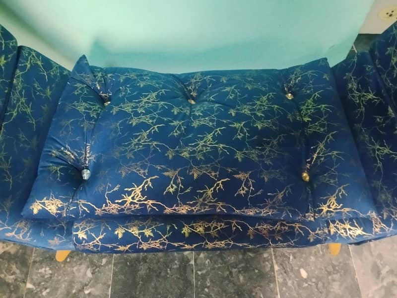 Round shape Sofa 1