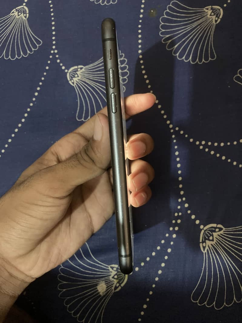 iPhone 11 5